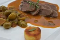 Langue de Bœuf avec Sauce Madère